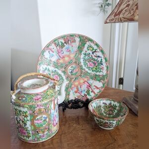 Chinese “Famille Rose” pattern porcelain, 19th century Tea Set